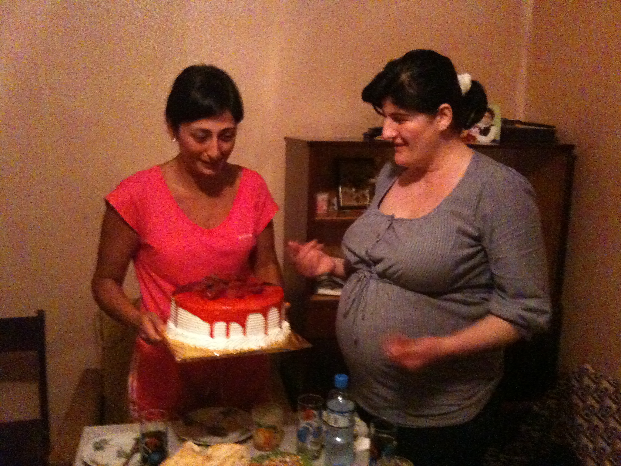 Is It Safe To Frequently Eat Cake In Pregnancy? | MyloFamily